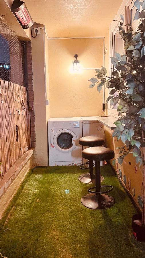 Lovely 1-Bedroom Property With Balcony In West End Glasgow Bagian luar foto