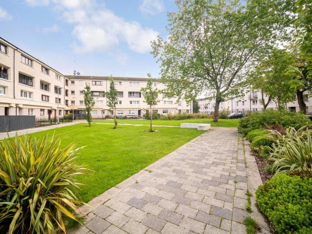 Lovely 1-Bedroom Property With Balcony In West End Glasgow Bagian luar foto